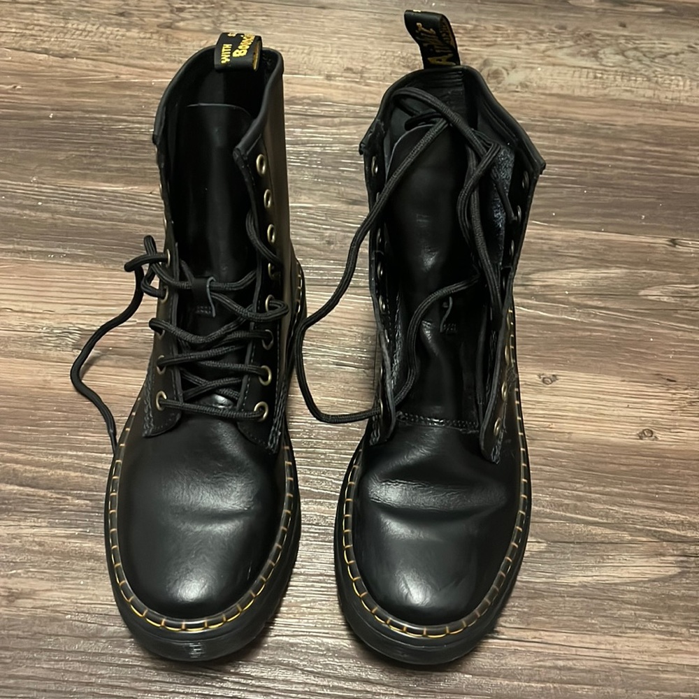 NWOT Dr martens combat boots leather